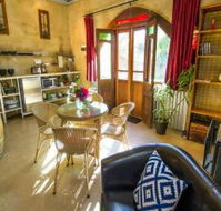 Outback Cellar and Country Cottage - Dalby Accommodation