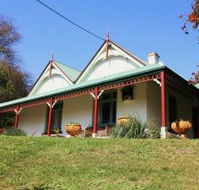 Ravenscroft and The Cottage - Dalby Accommodation