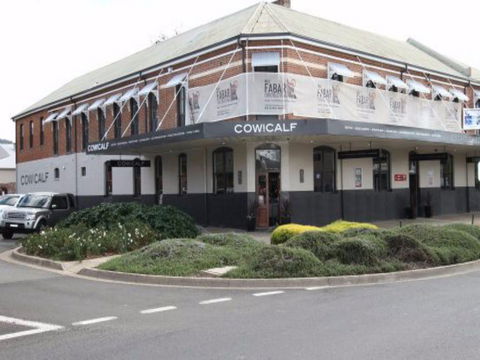 Cow And Calf Hotel - Dalby Accommodation 0