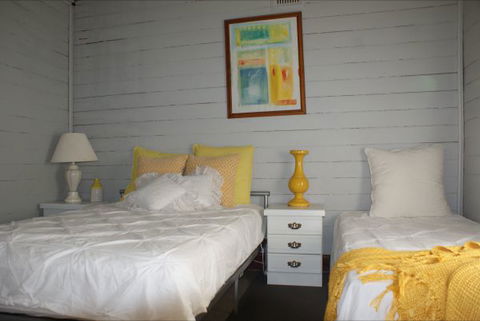 Moonan  Cottage - Dalby Accommodation 2
