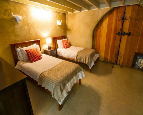 Outback Cellar And Country Cottage - Dalby Accommodation 2