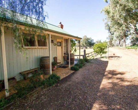 Outback Cellar And Country Cottage - Dalby Accommodation 3