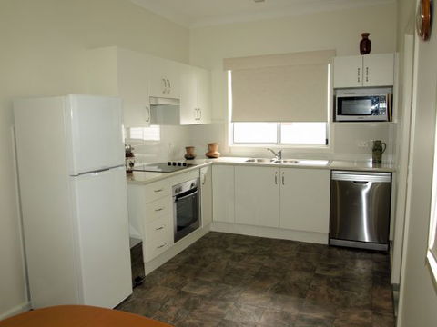 Shamrose Cottage - Dalby Accommodation 3