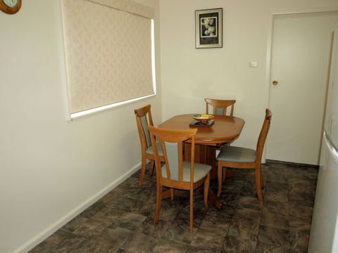 Shamrose Cottage - Dalby Accommodation 7