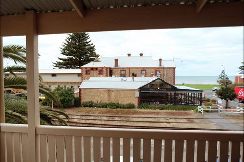 Coastal Cottage - Dalby Accommodation 18