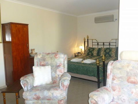 Country Cottages B&B - Dalby Accommodation 6