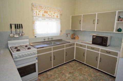 Coastal Cottage - Dalby Accommodation 4