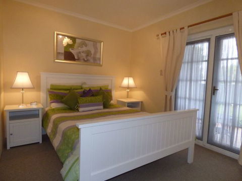 Palais D'Amor At Greenwell Point - Dalby Accommodation 136