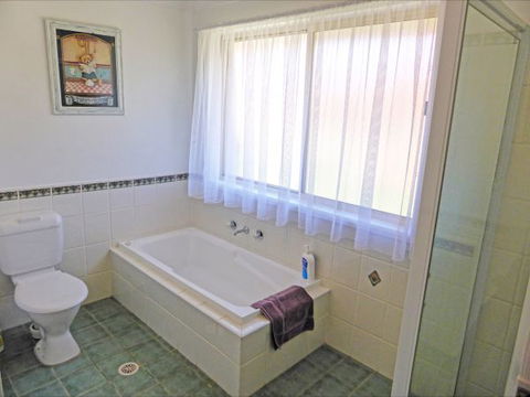 Palais D'Amor At Greenwell Point - Dalby Accommodation 125