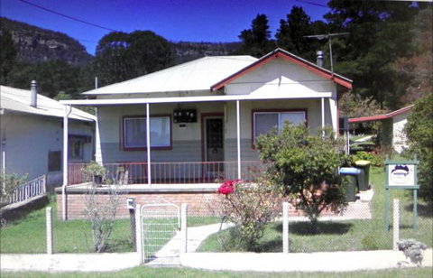 CASS Cottage - Dalby Accommodation 0