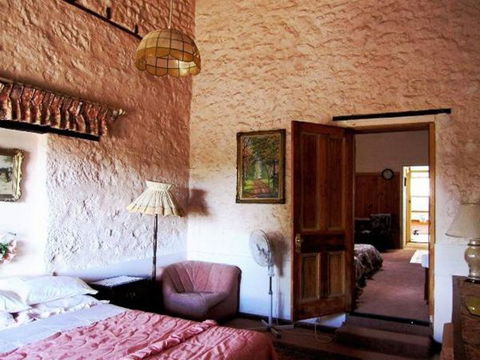 Carmines Antiques And Accommodation - Dalby Accommodation 2