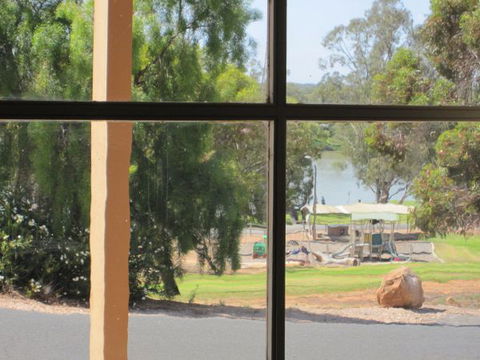 Carmines Antiques And Accommodation - Dalby Accommodation 3