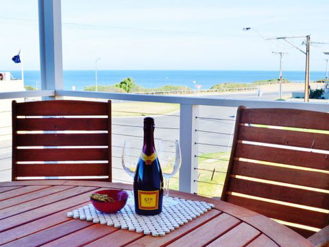 Century 21 SouthCoast: Bayside - Dalby Accommodation 0