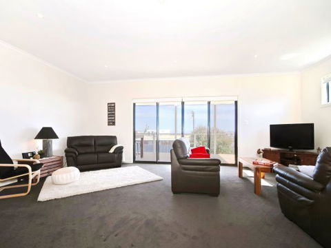 Century 21 SouthCoast: Bayside - Dalby Accommodation 2