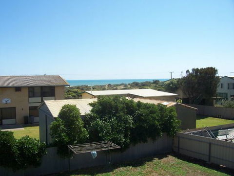 Century 21 SouthCoast: Silver Sands - Dalby Accommodation 1