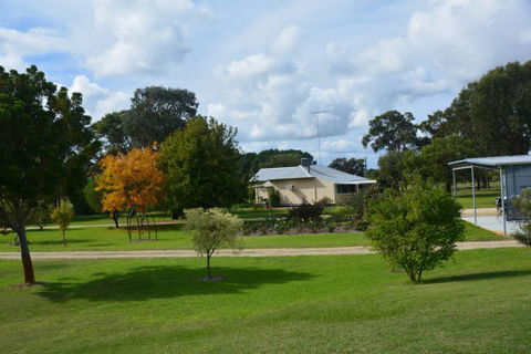 Sandy Lake Farm Stay Accommodation Gingin WA - Dalby Accommodation 9