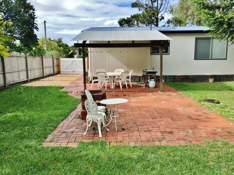 Summer Retreat - Dalby Accommodation 1