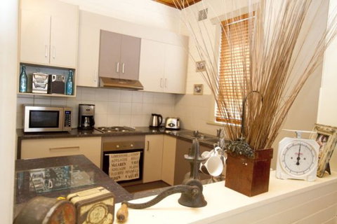 Anderl's Beach Cottage - Dalby Accommodation 0