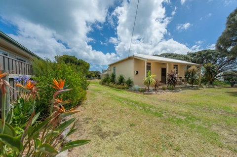 Anderl's Beach Cottage - Dalby Accommodation 1