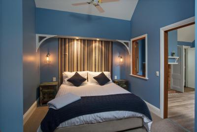 Oak Tree Lodge - Dalby Accommodation 0