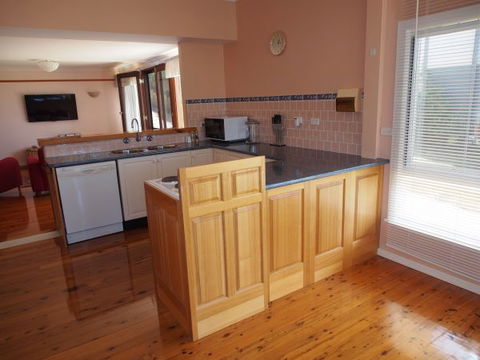 Seaglass - Dalby Accommodation 4