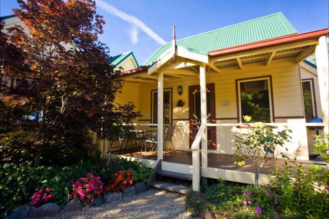 Autumn Abode Cottages - Dalby Accommodation 1