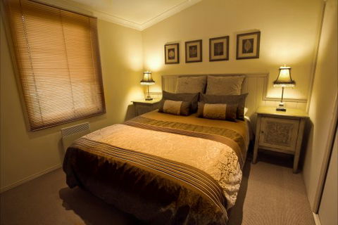 Autumn Abode Cottages - Dalby Accommodation 3