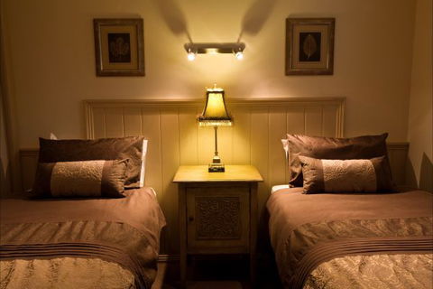 Autumn Abode Cottages - Dalby Accommodation 4