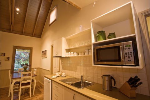 Autumn Abode Cottages - Dalby Accommodation 6