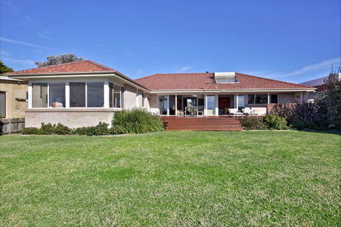 Escape At Culburra - Dalby Accommodation 7