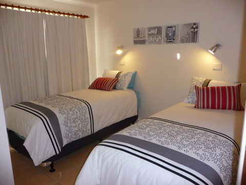 Johanna Bluegum Holiday Cabins - Dalby Accommodation 4