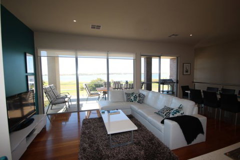 LJ Hooker Goolwa Holiday Rentals - 42 Underwood Avenue, Goolwa Beach - Dalby Accommodation 0