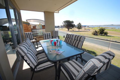 LJ Hooker Goolwa Holiday Rentals - 42 Underwood Avenue, Goolwa Beach - Dalby Accommodation 1