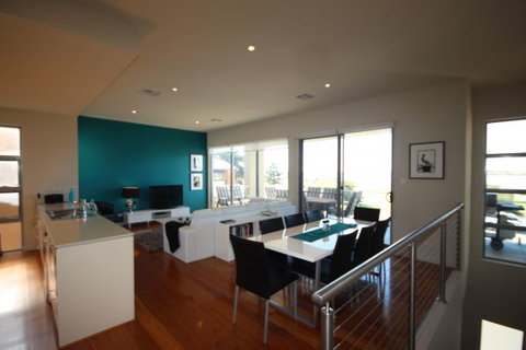 LJ Hooker Goolwa Holiday Rentals - 42 Underwood Avenue, Goolwa Beach - Dalby Accommodation 2