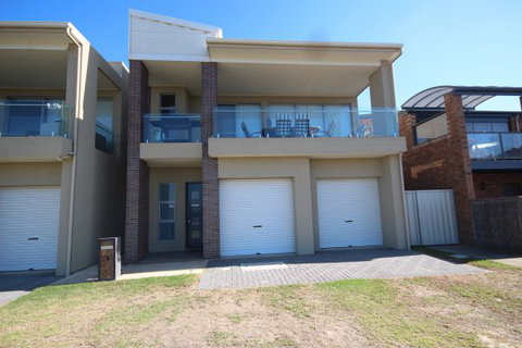 LJ Hooker Goolwa Holiday Rentals - 42 Underwood Avenue, Goolwa Beach - Dalby Accommodation 3