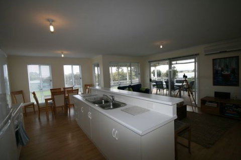 LJ Hooker Goolwa Holiday Rentals - 42 Underwood Avenue, Goolwa Beach - Dalby Accommodation 5