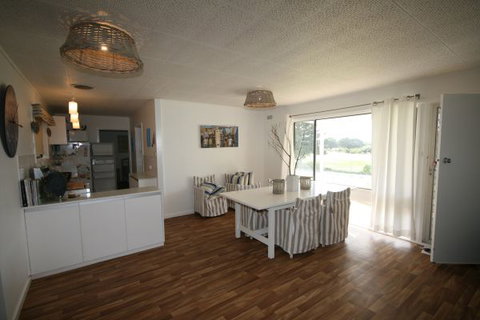 LJ Hooker Goolwa Holiday Rentals - 42 Underwood Avenue, Goolwa Beach - Dalby Accommodation 8
