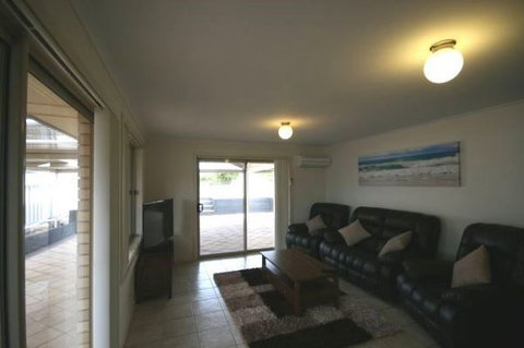 LJ Hooker Goolwa Holiday Rentals - 42 Underwood Avenue, Goolwa Beach - Dalby Accommodation 22