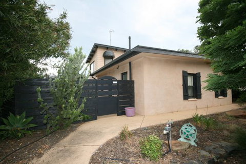 LJ Hooker Goolwa Holiday Rentals - 42 Underwood Avenue, Goolwa Beach - Dalby Accommodation 24