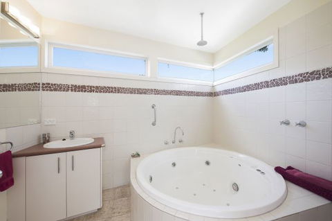 Seascape Apollo Bay - Dalby Accommodation 7