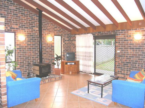 The Happy Shack At Callala Bay - Dalby Accommodation 0