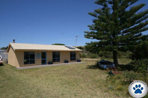 LJ Hooker Goolwa Holiday Rentals - 15 Eaton Avenue, Goolwa Beach - Dalby Accommodation 0