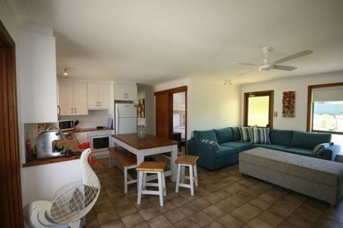LJ Hooker Goolwa Holiday Rentals - 15 Eaton Avenue, Goolwa Beach - Dalby Accommodation 2