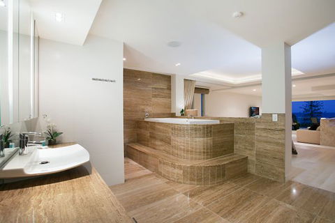 Oceans 74 - An Elite Holiday Home - Dalby Accommodation 35