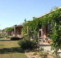 Overflow Cottages - Dalby Accommodation