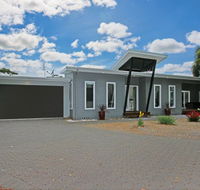 Poolside - Dalby Accommodation