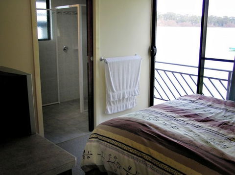 Takeme2 Houseboat - Dalby Accommodation 3