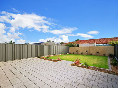 Century 21 SouthCoast: White Caps - Dalby Accommodation 2