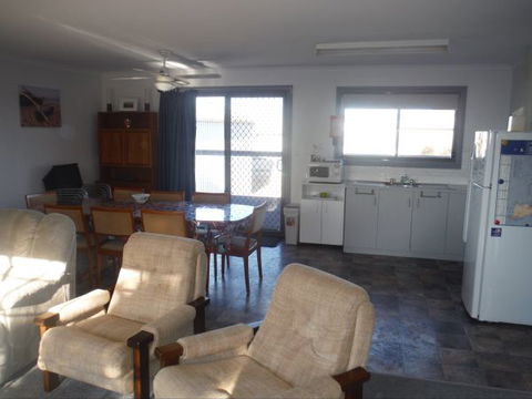 Decked Out - Dalby Accommodation 3