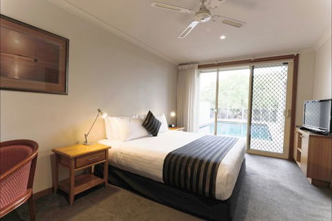 Eugenie's Luxury Accommodation - Dalby Accommodation 3